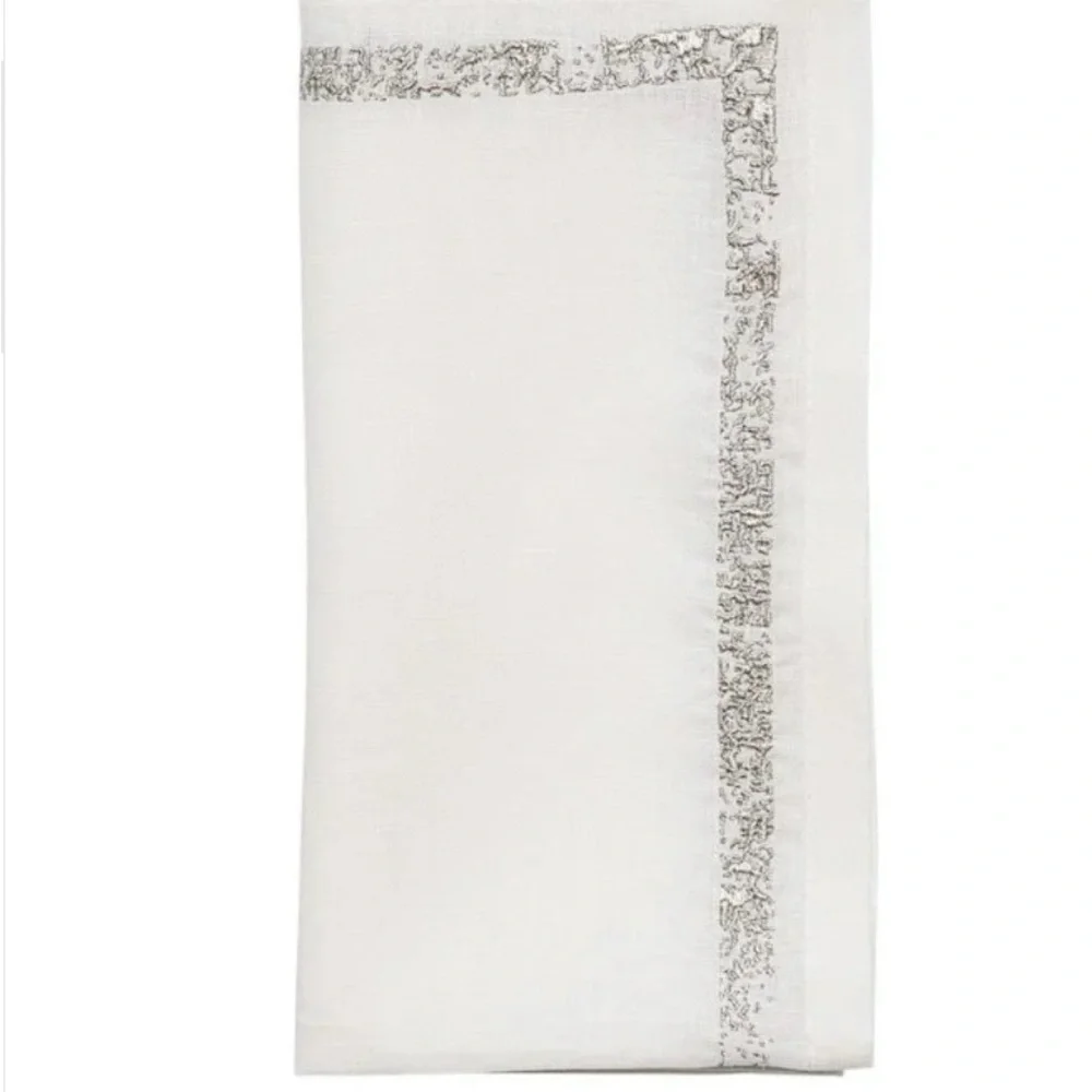 NWT KIM SEYBERT WHITE LINEN & SILVER METALLIC THREAD SET OF 2 impression napkin